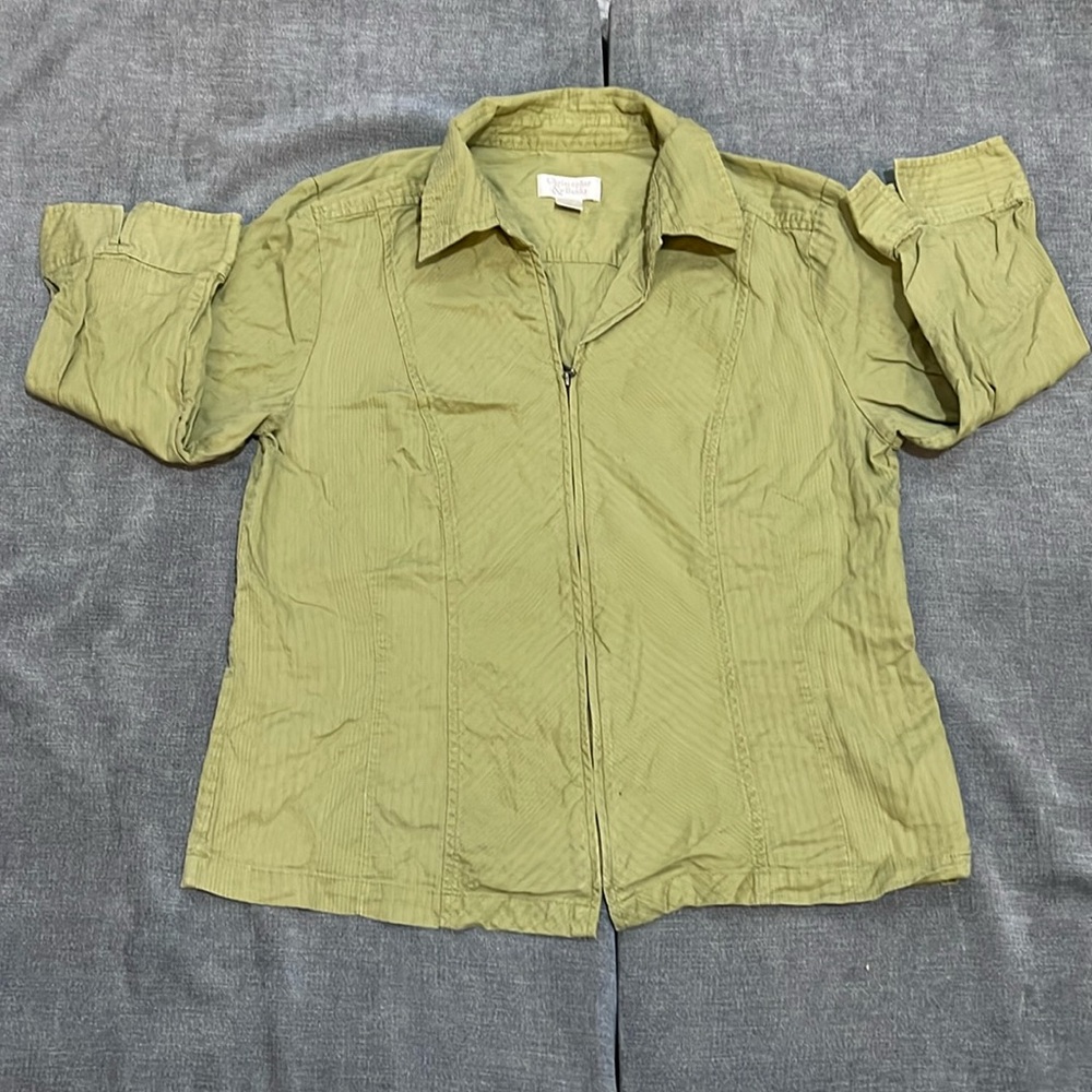 Christopher & Banks avocado, green, zip up top three-quarter sleeves  Med 24-142